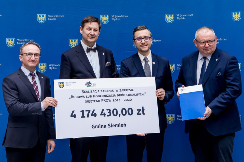 PRZEBUDOWA DROGI WRAZ Z BUDOWĄ CHODNIKA DLA PIESZYCH ORAZ KANALIZACJI DESZCZOWEJ W CIĄGU DROGI POWIATOWEJ 1413S PRZY ULICY KRAKOWSKIEJ W MIEJSCOWOŚCI ŚLEMIEŃ OD KM 8+061 DO KM 10+798